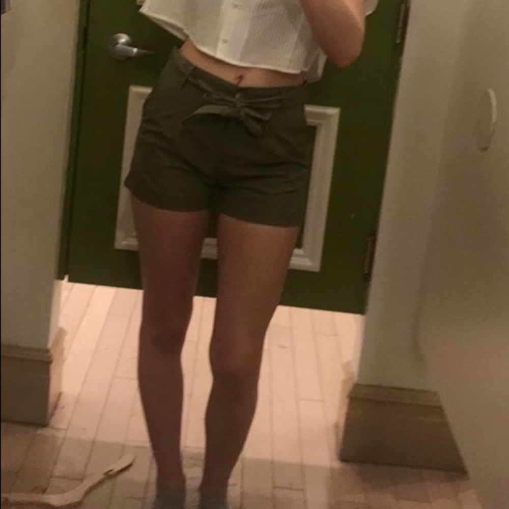 ARMY GREEN FOREVER 21 SHORTS